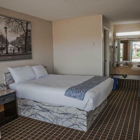 Canadian Motel נורת' בטלפורד מראה חיצוני תמונה