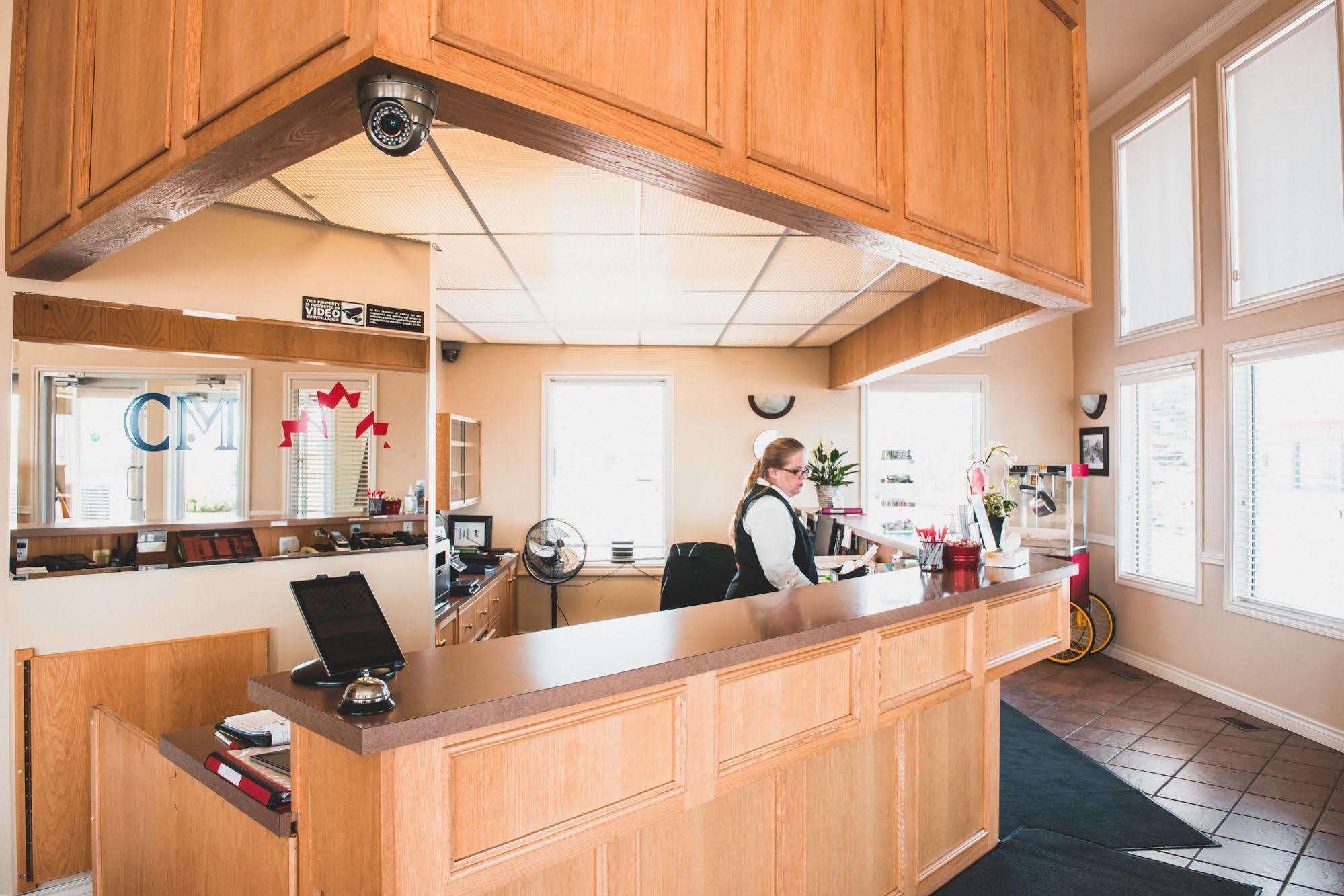 Canadian Motel נורת' בטלפורד מראה חיצוני תמונה