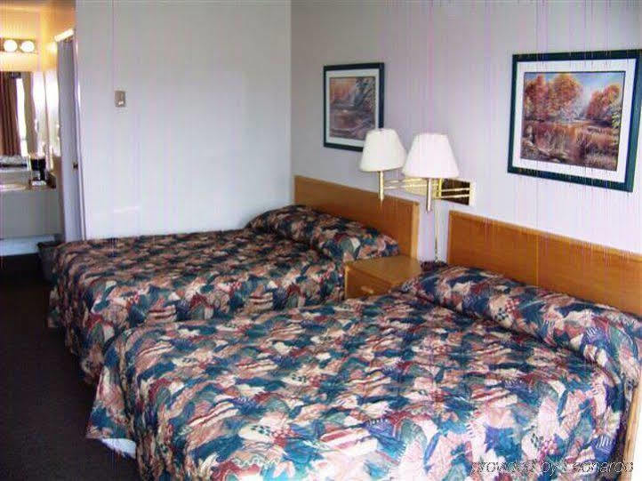 Canadian Motel נורת' בטלפורד מראה חיצוני תמונה
